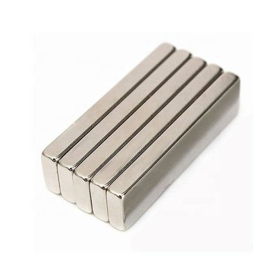 Créez des ongles à l'œil de chat uniques avec le kit de l' aimant à barres de néodyme sur mesure