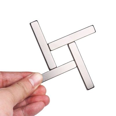 Créez des ongles à l'œil de chat uniques avec le kit de l' aimant à barres de néodyme sur mesure